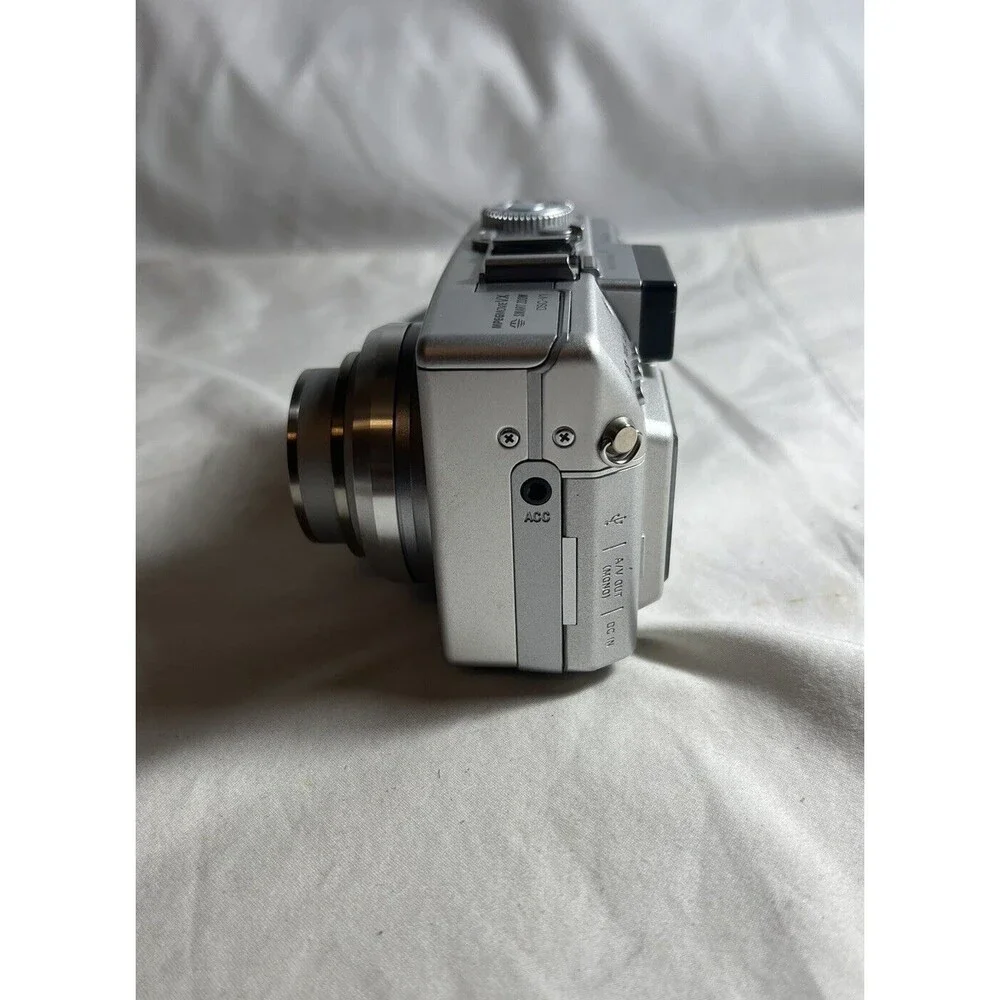 Sony Cyber-shot DSC-V1 5.0MP Digital Camera Silver (Parts/Repair)